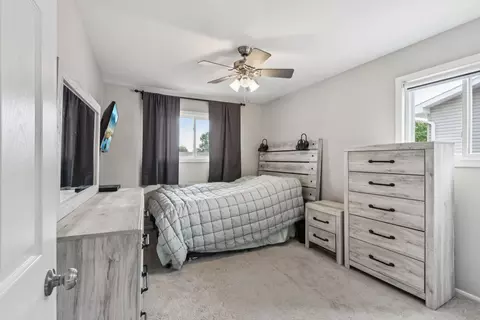 Bedroom - 1730 Pierce Rd, Hoffman Estates, IL 60169 photo 2 of 3