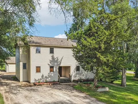 4204 East Dr, Wonder Lake, IL 60097