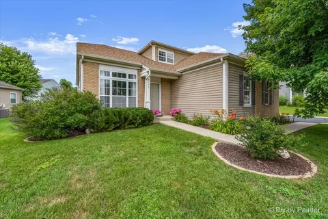 2113 Preswick Ln, Woodstock, IL 60098