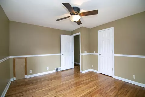 Bedroom - 675 E Broadway St, Bradley, IL 60915 photo 2 of 3