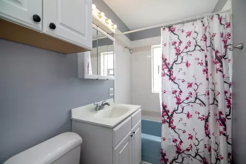 Bath - 675 E Broadway St, Bradley, IL 60915 photo 2 of 2