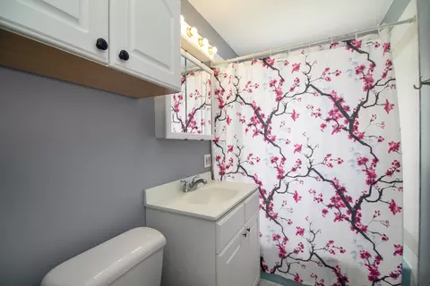 Bath - 675 E Broadway St, Bradley, IL 60915 photo 1 of 2
