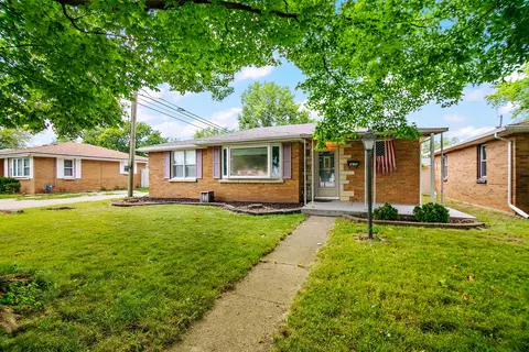 675 E Broadway St, Bradley, IL 60915