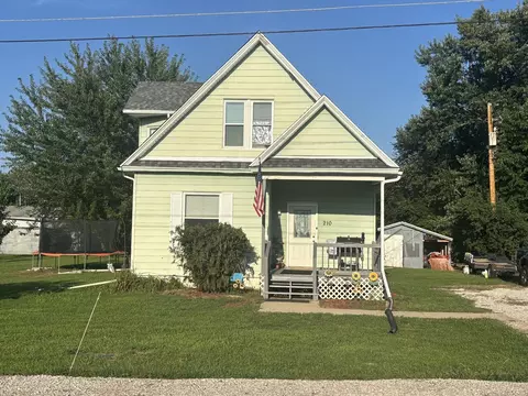 210 Vine St, Varna, IL 61375