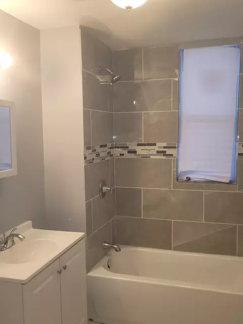Bath - 6039 S Carpenter St, Chicago, IL 60621 photo 4 of 4
