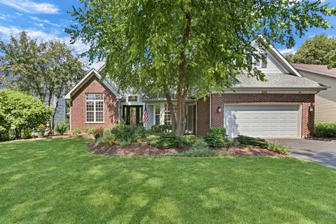 420 Capital Ln, Gurnee, IL 60031