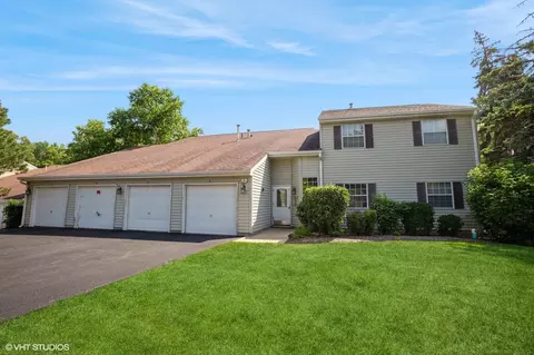 3 N Victoria Ln #A, Streamwood, IL 60107