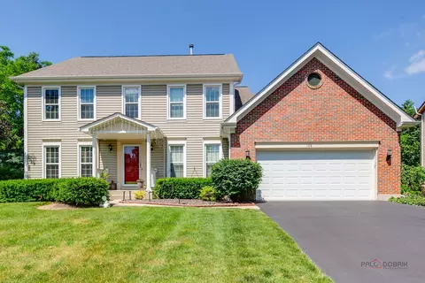 108 Brook Hill Ln, Vernon Hills, IL 60061