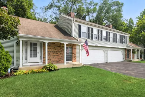 2 S749 Grove Ln, Warrenville, IL 60555