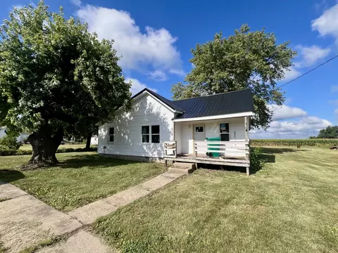 301 S Bates St, Findlay, IL 62534