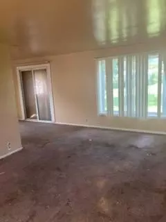 Living - 41 Mccarthy Rd, Park Forest, IL 60466 photo 2 of 4