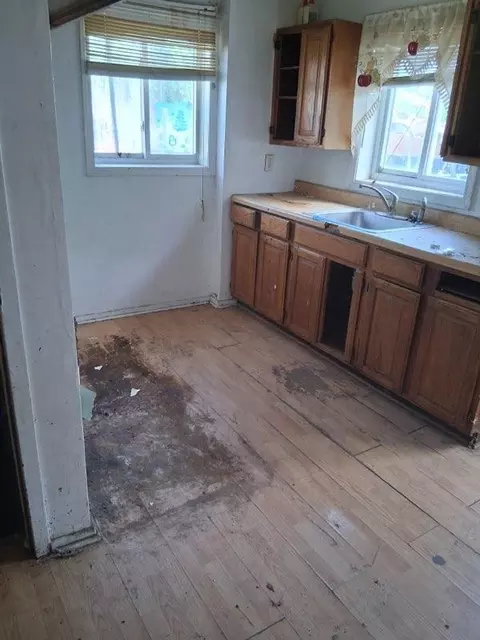 Kitchen - 41 Mccarthy Rd, Park Forest, IL 60466 photo 1 of 2