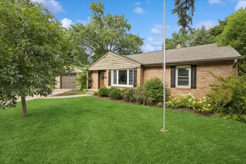 100 Elm St, Crystal Lake, IL 60014