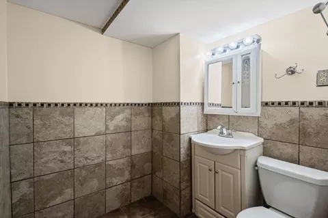 Bath - 17832 Burnham Ave, Lansing, IL 60438 photo 2 of 2