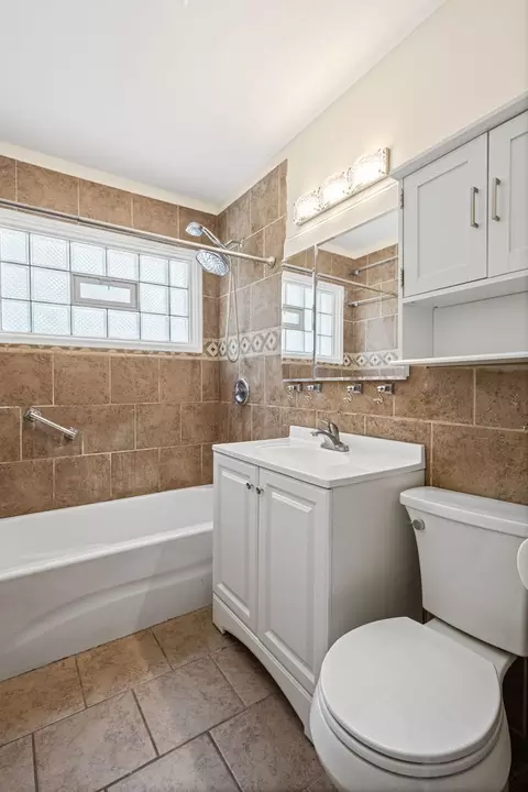 Bath - 17832 Burnham Ave, Lansing, IL 60438 photo 1 of 2
