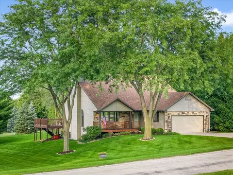 1646 Larchmont Rd, Davis, IL 61019