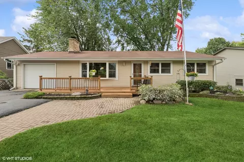 3205 Still Hill Dr, Mchenry, IL 60050