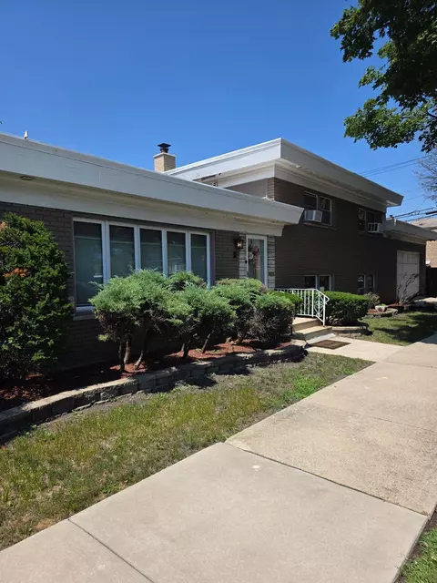 9456 S Calumet Ave, Chicago, IL 60619