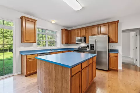 Kitchen - 601 Rivers Edge Dr, Minooka, IL 60447 photo 2 of 2
