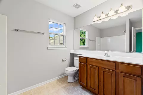Bath - 601 Rivers Edge Dr, Minooka, IL 60447 photo 4 of 5