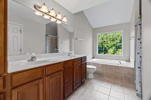 Bath - 601 Rivers Edge Dr, Minooka, IL 60447 photo 2 of 5