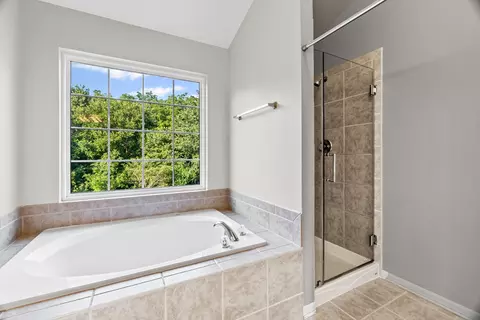 Bath - 601 Rivers Edge Dr, Minooka, IL 60447 photo 3 of 5