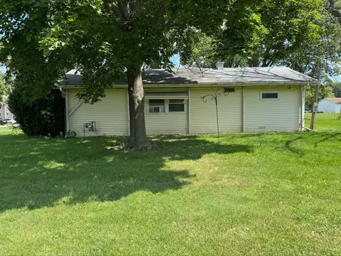 Exterior - 201 Elm St, Chatsworth, IL 60921 photo 4 of 6