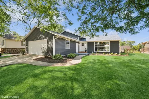 6 Spring Valley Ln, Streamwood, IL 60107