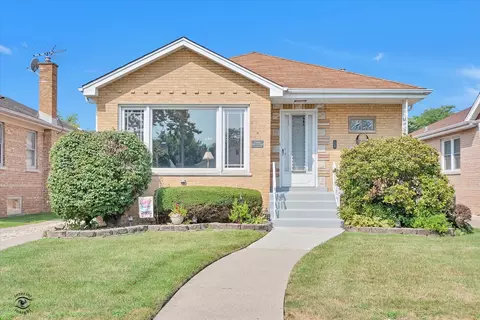 9342 S Hamlin Ave, Evergreen Park, IL 60805