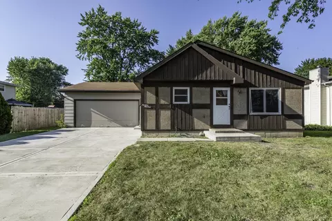 1900 Longmeadow Dr, Lindenhurst, IL 60046