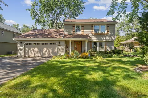 486 Hiawatha Dr, Carol Stream, IL 60188