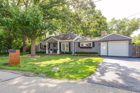 2 Green Ave, Lake Bluff, IL 60044