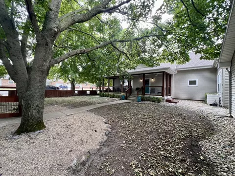 617 E Main St, Arcola, IL 61910 photo 3