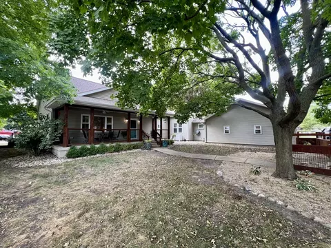 617 E Main St, Arcola, IL 61910 photo 2