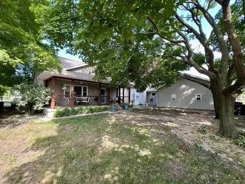 617 E Main St, Arcola, IL 61910 photo 6