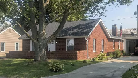 1413 3rd St, Lincoln, IL 62656