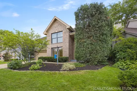 2152 Belleau Woods Dr, Wheaton, IL 60187