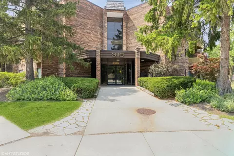 3110 Pheasant Creek Dr #110, Northbrook, IL 60062