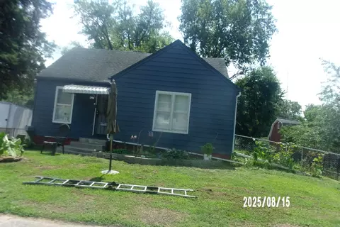 427 E Oak St, Watseka, IL 60970