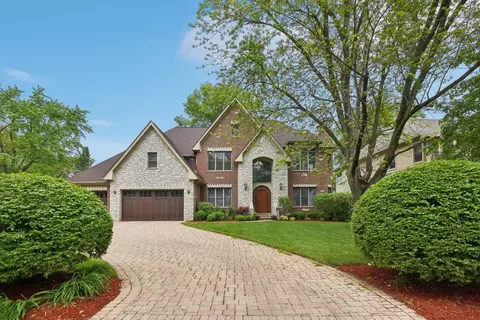 557 Juniper Dr, Naperville, IL 60540