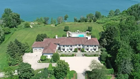 700 Crab Tree Farm Ln, Lake Bluff, IL 60044