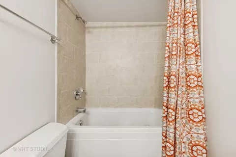 Bath - 500 S Clinton St #710, Chicago, IL 60607 photo 3 of 4