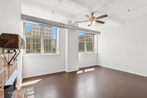 Living - 500 S Clinton St #710, Chicago, IL 60607 photo 6 of 8