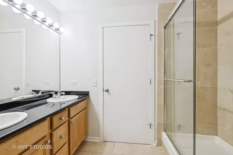 Bath - 500 S Clinton St #710, Chicago, IL 60607 photo 1 of 4