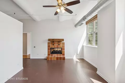 Living - 500 S Clinton St #710, Chicago, IL 60607 photo 7 of 8