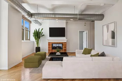 Living - 500 S Clinton St #710, Chicago, IL 60607 photo 1 of 8