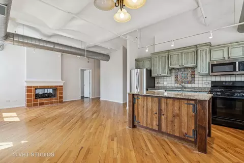 Kitchen - 500 S Clinton St #710, Chicago, IL 60607 photo 1 of 3