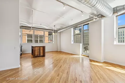 Living - 500 S Clinton St #710, Chicago, IL 60607 photo 2 of 8