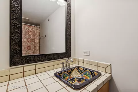 Bath - 500 S Clinton St #710, Chicago, IL 60607 photo 4 of 4