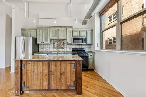 Kitchen - 500 S Clinton St #710, Chicago, IL 60607 photo 3 of 3